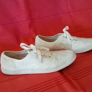 American Eagle Outfitters Shoes - American Eagle white eyelet cotton sneakers sz 7 American Eagle Outfitters Shoes - American Eagle white eyelet cotton sneakers sz 7